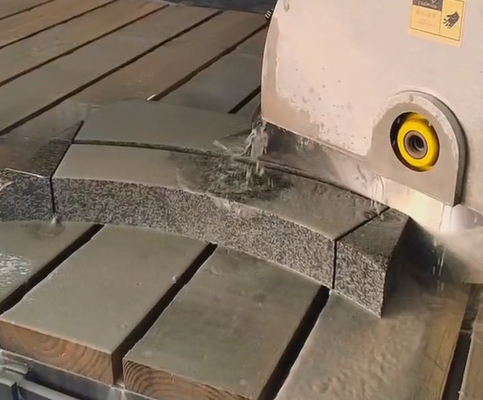5-осевая CNC мостовая резальная машина для 3D специальной формы
