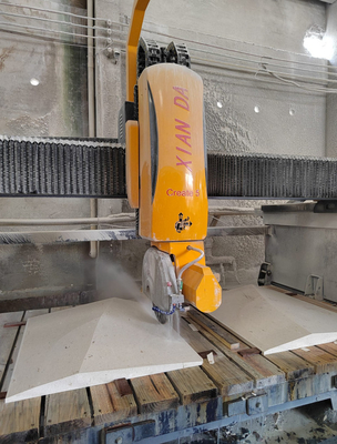 Xianda Бренд Итальянская система 5 оси CNC мост пила Автоматическая мраморная гранит кварц плоскости фрезерные машины Кухонная раковина Столешница Изготовление каменной режущей машины Фабричная цена