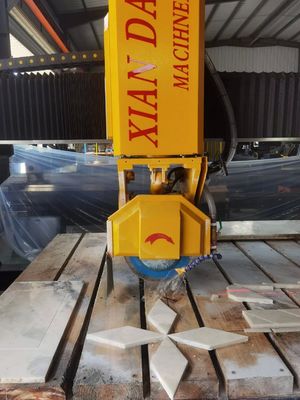 Инфракрасная мостовая камнерезная машина с рабочей поверхностью 3200*2000 мм, наклоном 0-85° и поворотом 0-90° для гранита и мрамора