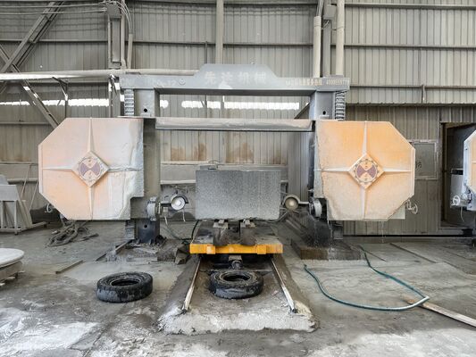 Компактный 4-осевой станок для резки алмазной проволокой для профилирования мрамора и гранита - Малая машина для резки камня с сертификатом CE