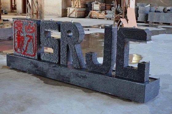 4-осевая CNC бриллиантовая дротовая пила с 360° серво-ротационным столом 16-поверхностный скользящий путь и 28 подъемных колес для мраморного гранита