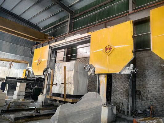 CNC-машина для пилы из алмазной проволоки с вращающейся по 360° тележкой диаметром колеса 1600 мм и расходом воды 4 м3/ч