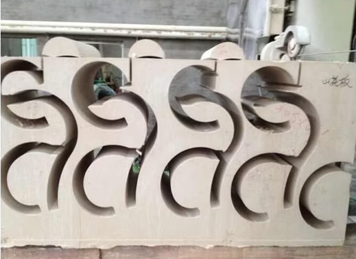 Высокоточный станок для резки алмазной проволокой XIANDA CNC-2500SA с грузоподъемностью 20 тонн и сервоприводным поворотным столом на 360 градусов для профилирования камня