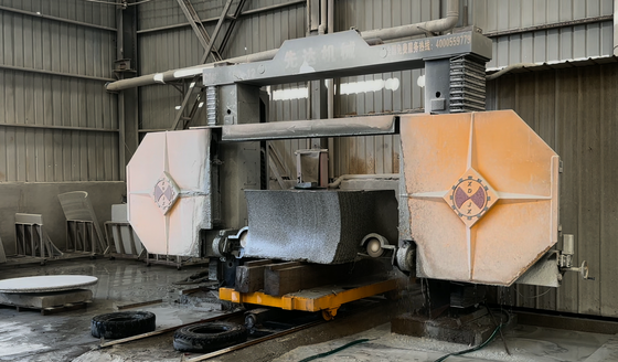 DTWS-2000SA CNC Diamond Wire Saw Machine с высокой точностью резки и вращением 360° для профилирования камня