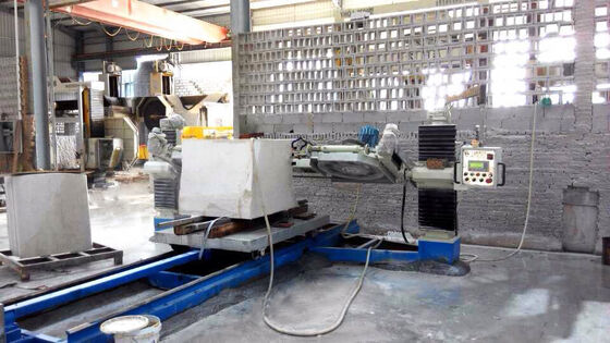 5-осевая CNC бриллиантовая дротовая пила с 11кВт главным двигателем для обработки камня 2600 * 3000 * 1500